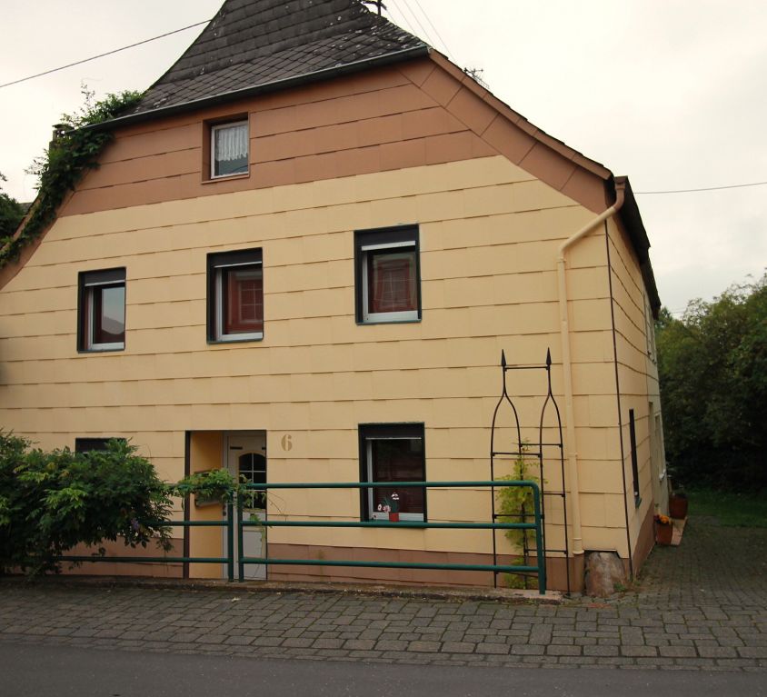 Wintrich, Moselstraße 6